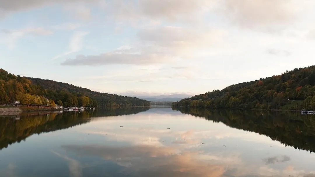 Laguna Beskidów — Zarzecze, Polsko