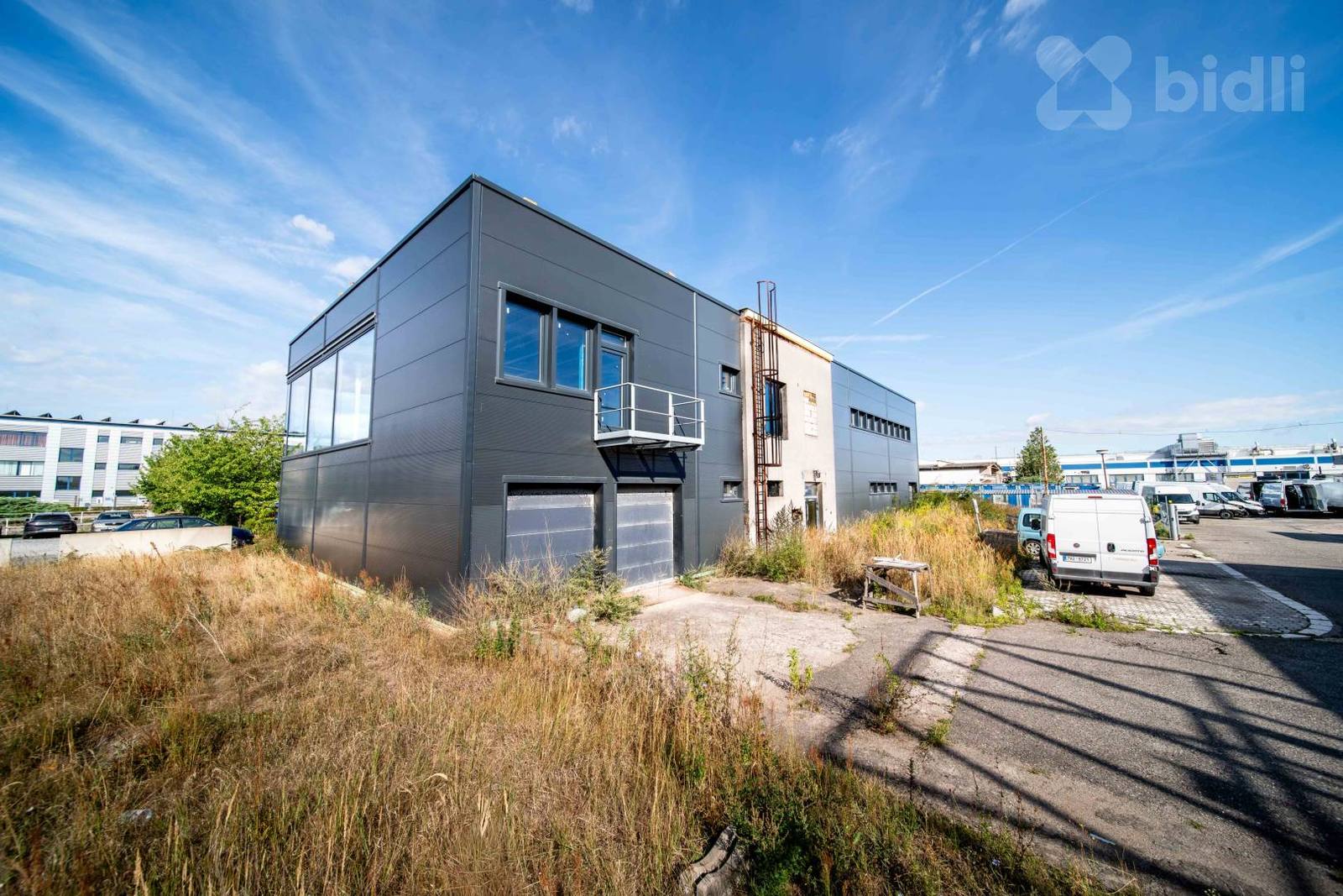 Dvoupodlažní průmyslová hala s užitnou plochou cca 860 m² v ulici Bratří Štefanů v Hradci Králové – Slezském Předměstí