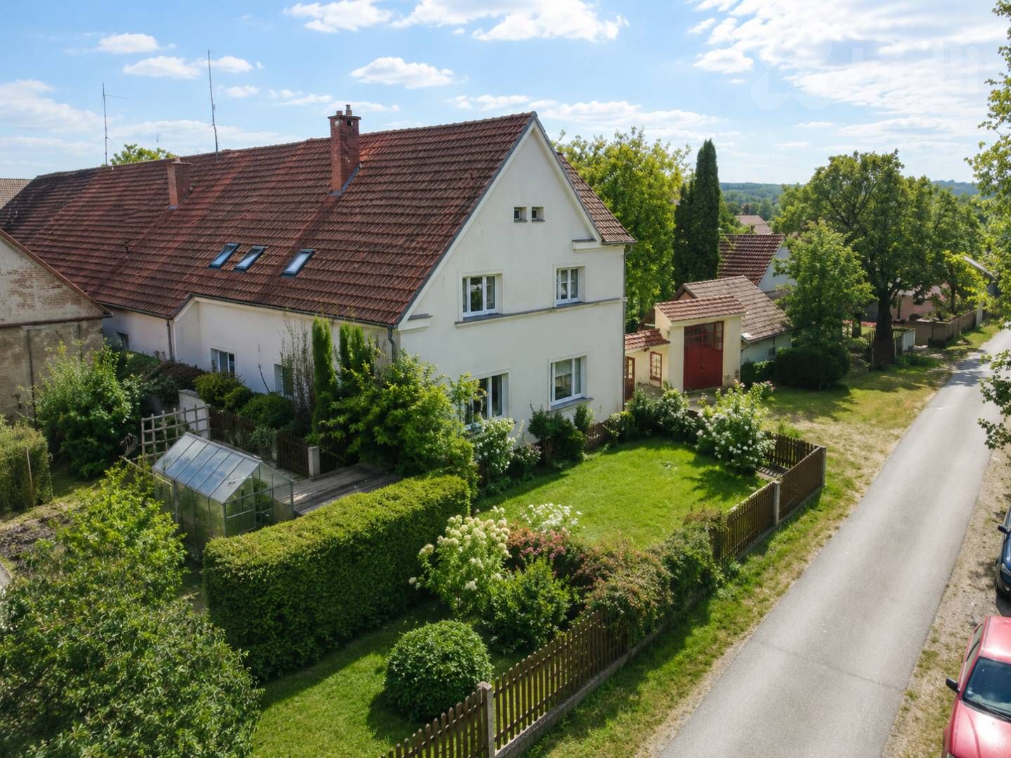 Stylový uzavřený statek s pozemkem cca 2 182 m² v Libranticích u Hradce Králové